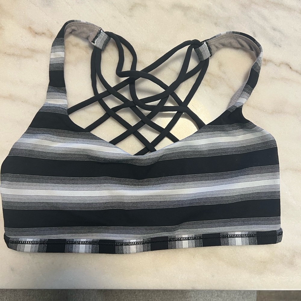 Lululemon free to be sports bra